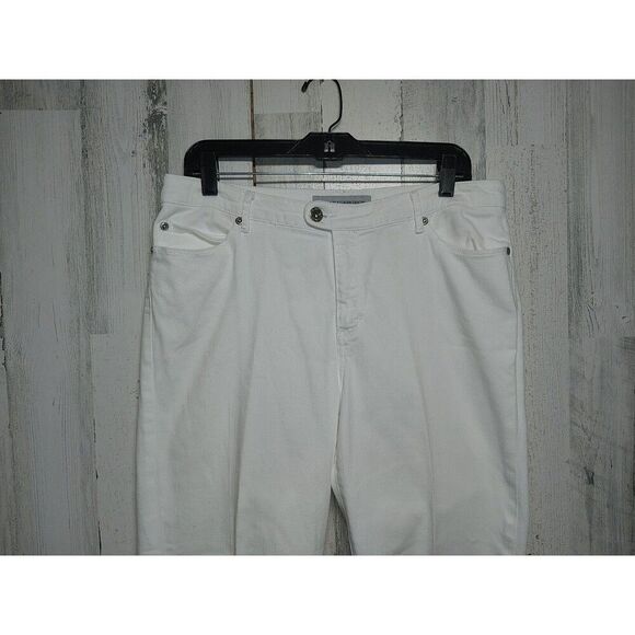 Chicos Platinum Denim Jeans White The Ultimate Fit Zip Ankle Size 1.5 - Picture 3 of 8